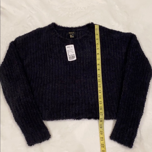 Forever 21 ⭐️2/$25⭐️ soft cropped sweater - black - Picture 4 of 6